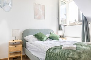 2 slaapkamers, een bureau, een strijkplank/strijkijzer, wifi