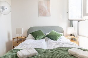 2 Schlafzimmer, Schreibtisch, Bügeleisen/Bügelbrett, WLAN