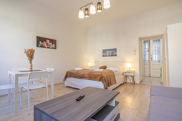 1 bedroom, WiFi, bed sheets