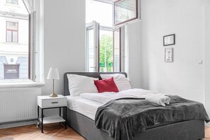4 chambres, fer et planche à repasser, Wi-Fi, draps fournis