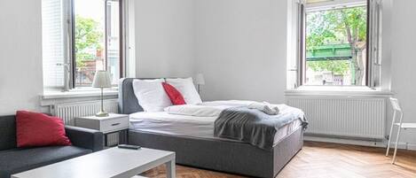 4 عدّة غرف نوم وواي فاي وملاءات أسرّة