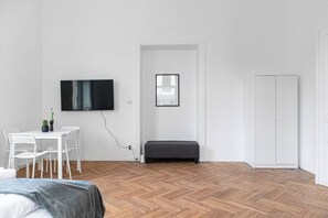 4 室のベッドルーム、WiFi、ベッドシーツ