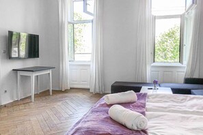 3 室のベッドルーム、アイロン / アイロン台、WiFi、ベッドシーツ
