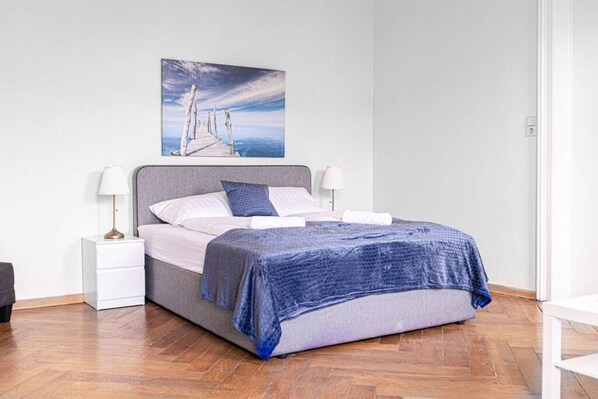 6 bedrooms, WiFi, bed sheets