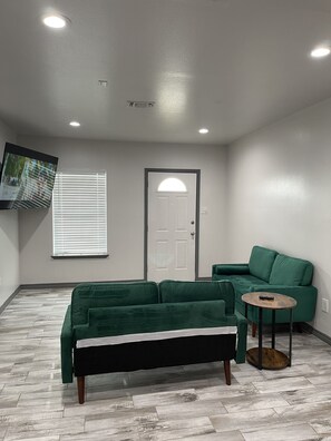 Smart TV - Chic 2 Bedroom 1 Bath home (Del Rio)