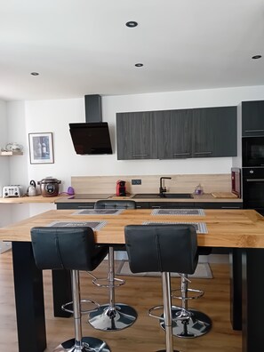 Fridge, microwave, oven, stovetop - Cosy Mountain Hyper Centre Luchon (Bagnères-de-Luchon)