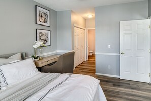 2 habitaciones, tabla de planchar con plancha, wifi y ropa de cama 