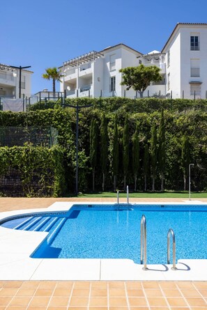 Pool - Elegant 2 -bedrooms apartment in Small Oasis Resort (Manilva)