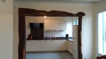 Frigorífic, microones, forn i placa de cuina