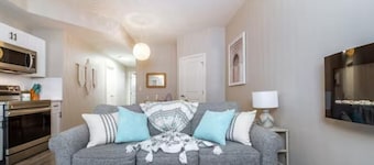 Boho Suite - Long Stays - King Bed - Fireplace & WiFi