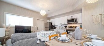 Boho Suite - Long Stays - King Bed - Fireplace & WiFi