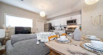 Boho Suite - Long Stays - King Bed - Fireplace & WiFi