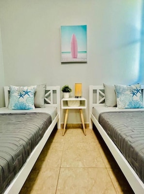3 chambres, bureau, fer et planche à repasser, accès au Wi-Fi (inclus)