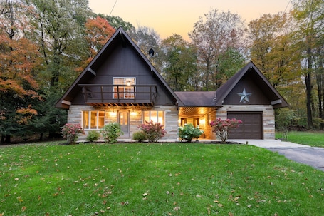 Exterior. Laurel Highlands Getaway Chalet - Fire Pit, Game Room, Near Lake & Ski Resorts