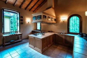 Fridge, microwave, oven, stovetop - Villa Oasi - My Home in Como (Canzo)