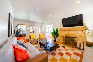 Fireplace, foosball - Pool/Spa/Games/Peaceful Garden Retreat (Glendale)