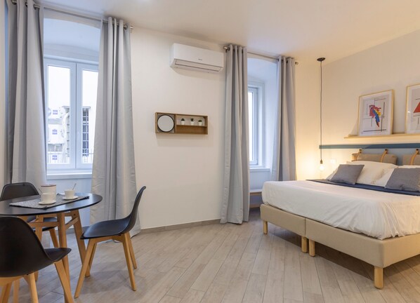 City Room | 1 bedroom, Egyptian cotton sheets, premium bedding - Cool and stylish city apartment - WiFi (Trieste)