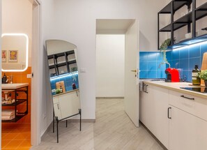 City Room | Private kitchen | Fridge, stovetop, coffee/tea maker, cookware/dishes/utensils - Cool and stylish city apartment - WiFi (Trieste)