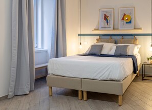 1 bedroom, Egyptian cotton sheets, premium bedding - Cool and stylish city apartment - WiFi (Trieste)