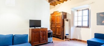 Castagneto Carducci - Central and bright appt.