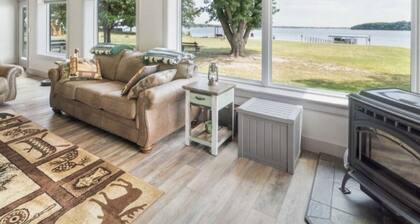 Spacious Lakefront Home w/hot tub, dock, & private ramp
