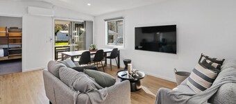 "The Eildon" 2 Bedroom Villa - Cabin Villa Sleep up to 5