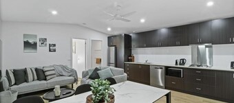 "The Rubicon" 2 Bedroom Villa - Cabin Villa 4 Sleep 5