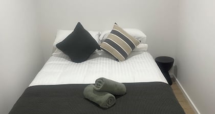 "The Thornton" 2 Bedroom Villa (WC) - Cabin Villa 4 Sleep 6