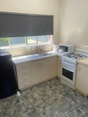 Four Ă micro-ondes, un four, surface de cuisson, grille-pain