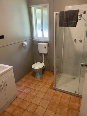 Towels - CABIN 6 - Two Bedrooms, sleep up to 6 (Thornton)