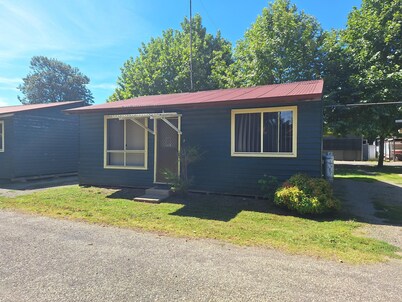 CABIN 6 - Two Bedrooms, sleep up to 6