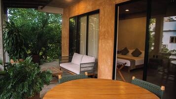 Studio Deluks | Seprai premium, minibar, brankas, dan didekorasi berbeda-beda