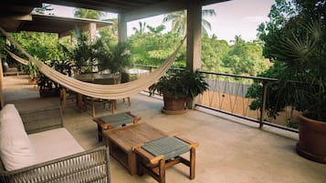 Deluxe Studio, Poolside | Terrace/patio