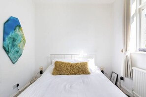 1 bedroom, iron/ironing board, WiFi, bed sheets - Hidden Oasis in Heart of London (London)