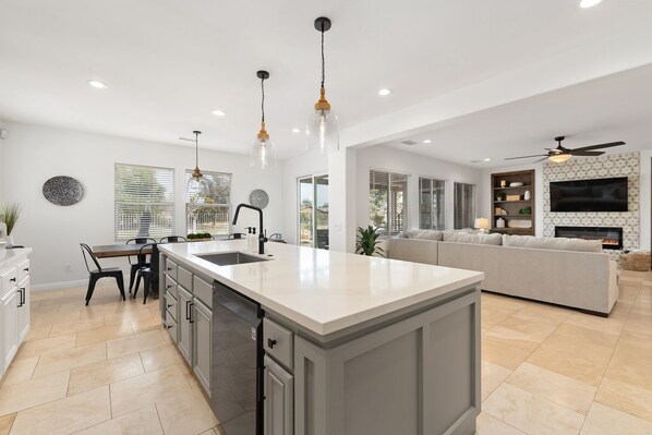 Fridge, microwave, oven, stovetop - Tranquil Hideaway by GPM - Golf Retreat. Private Pool. Tennis.Walk to Festivals (Indio)