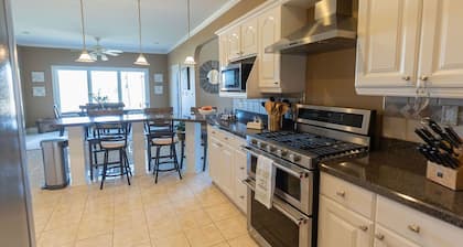 Spacious Home with Scenic Views Near Valhalla & Churchill Downs