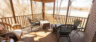 Spacious Home with Scenic Views Near Valhalla & Churchill Downs