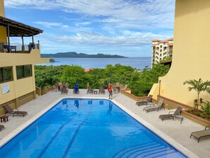 Outdoor pool - Beach view condo, pool, sleeps 6,  2 bed/ 2 bath in Playa Flamingo!   (Playa Flamingo)