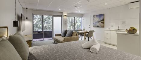 Iron/ironing board, free WiFi, bed sheets