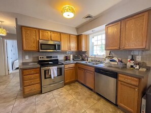 Fridge, microwave, oven, stovetop - Pet Friendly, 2.5 Blocks to Beach. Minutes to shore towns. (Villas)