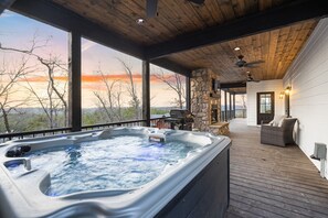 Terrace/patio - Couples Cabin, Hot Tub, Fire Pit, Pets, White Horse (Broken Bow)