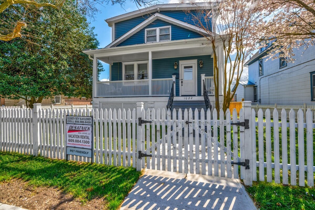 6 Bedrooms w/Inground Pool & Pet-Friendly!