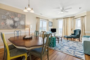 TV - Walk to town, Beach Access, Balcony with Stunning Views! (Folly Beach)