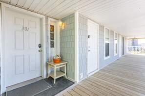 Exterior detail - Walk to town, Beach Access, Balcony with Stunning Views! (Folly Beach)