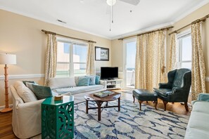 TV - Walk to town, Beach Access, Balcony with Stunning Views! (Folly Beach)