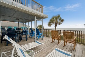 Terrace/patio - Oceanfront, Game Room, 2 Large Decks & Open Floorplan - Living On The Edge (Folly Beach)