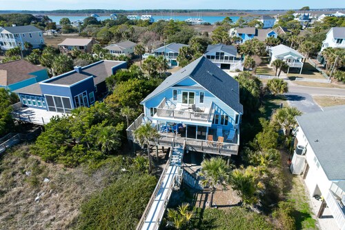 Oceanfront, Game Room, 2 Large Decks & Open Floorplan - Living On The Edge