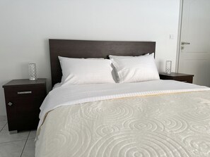 2 bedrooms, in-room safe, iron/ironing board, free WiFi - The lighthouse (Chalkida)