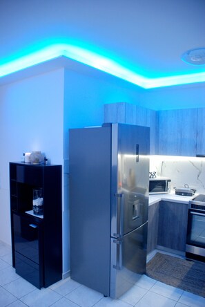 Kjøleskap, mikrobølgeovn, ovn og kaffetrakter/tekoker