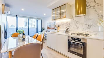 Comfort Apartment, City View | Private kitchen | Fridge, microwave, oven, coffee/tea maker